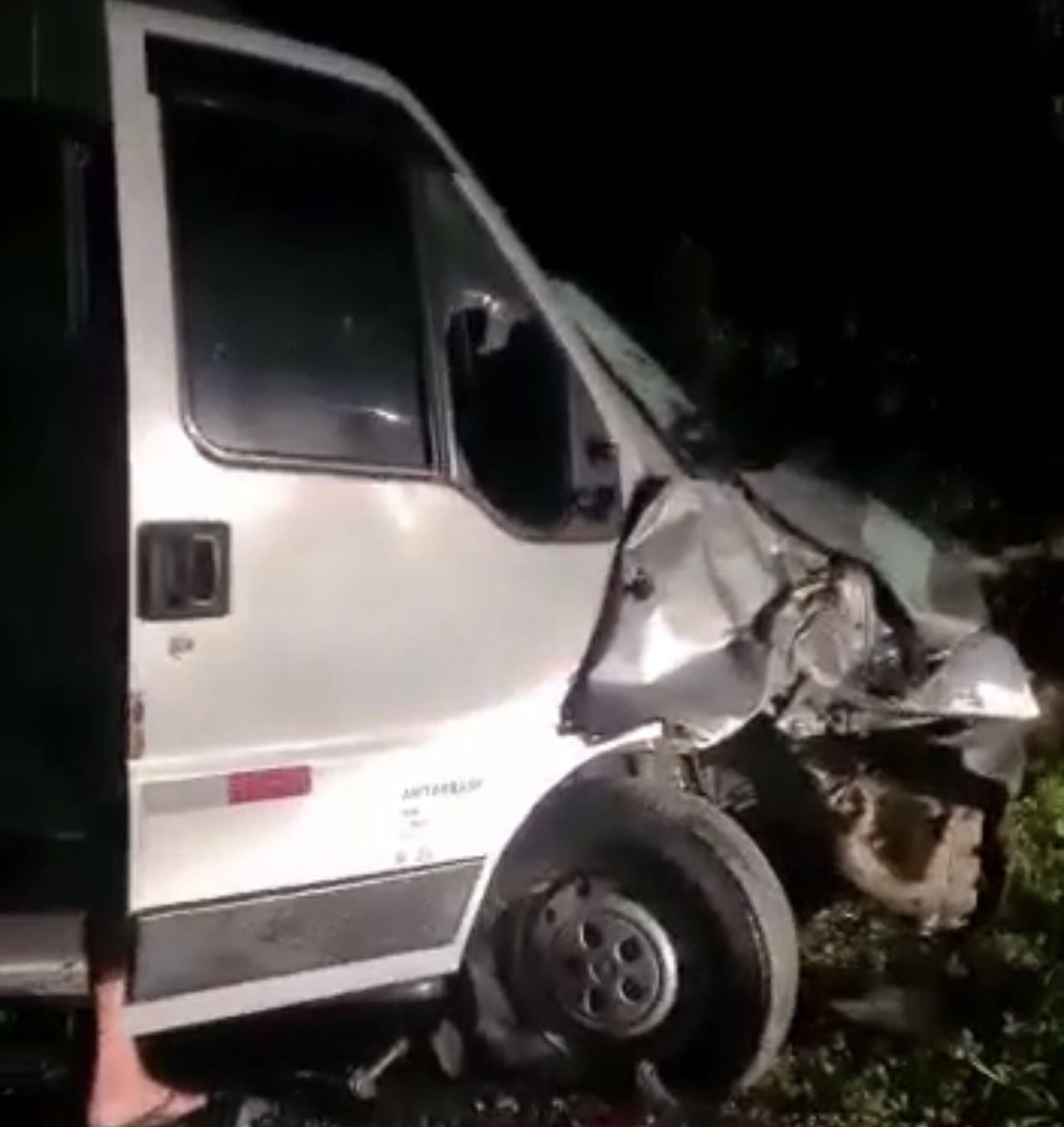 Motoqueiro colide em Van e morre na hora em Piranhas - EMERGÊNCIA 190