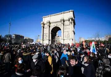 Professores da França entram em greve para denunciar 