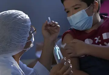 Departamento de Saúde dos EUA recomenda reforço vacinal contra covid-19 para crianças de 5 a 11 anos