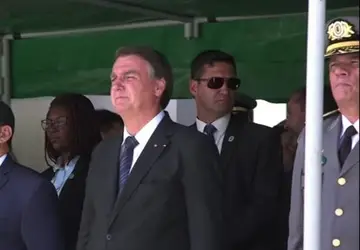 Bolsonaro participa de cerimônia de formatura na Aman
