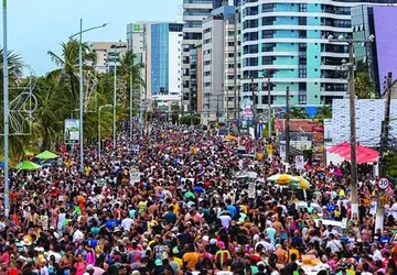 Prévias carnavalescas devem levar multidão à orla de Maceió