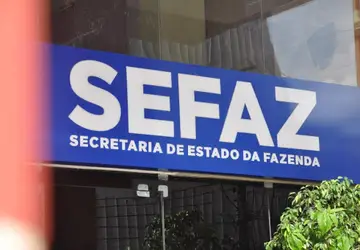 Lei de Bolsonaro impede reajuste de servidores estaduais em 2023