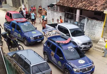 VÍDEO: Guarda Municipal de Maceió prende líder comunitário e promove intimidação com tiros e agressões