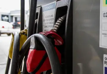 Petrobras estuda reajustar preços da gasolina e do diesel
