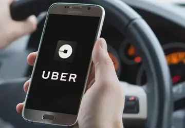 Uber: Parlamentares pedem apuração por preços altos após falhas no metrô