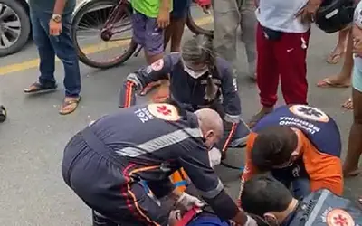Motociclista fratura pernas e tem afundamento de crânio após bater em muro, no Feitosa