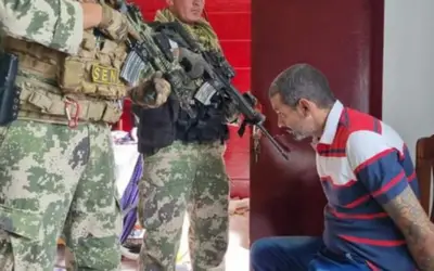 Polícia paraguaia prende líder do PCC durante operação na fronteira com o Brasil