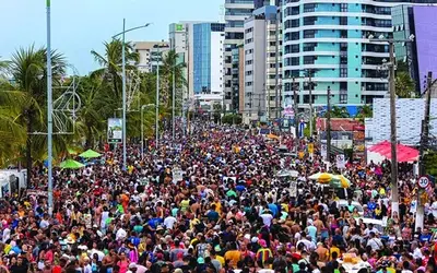 Prévias carnavalescas devem levar multidão à orla de Maceió