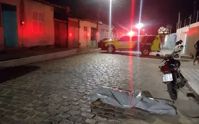 Mulher de 27 anos é morta a facadas na porta de casa em Arapiraca