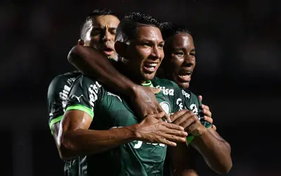 Palmeiras derrota Santos com facilidade no Morumbi