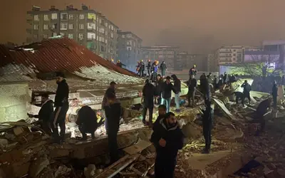 Terremoto de magnitude 7,8 atingiu deixa ao menos 640 mortos na Turquia e na Síria