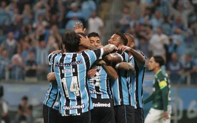Palmeiras perde para o Grêmio e se complica na briga pelo título