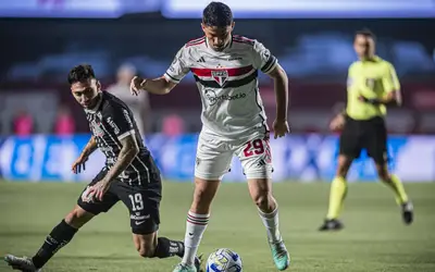 Calleri marca duas vezes e São Paulo bate o Corinthians de virada no Morumbi pelo Brasileirão