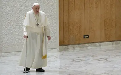 Papa Francisco é diagnosticado com bronquite aguda infecciosa e pede orações aos fiéis