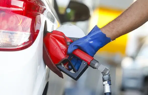 Alagoas encerra mês com a 3° gasolina mais cara do Nordeste