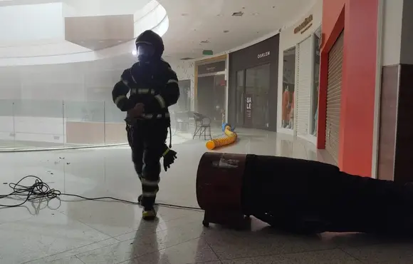 Princípio de incêndio atinge loja de roupas em shopping de Maceió