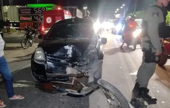 Idoso fica ferido após colisão entre carro e motocicleta em Arapiraca